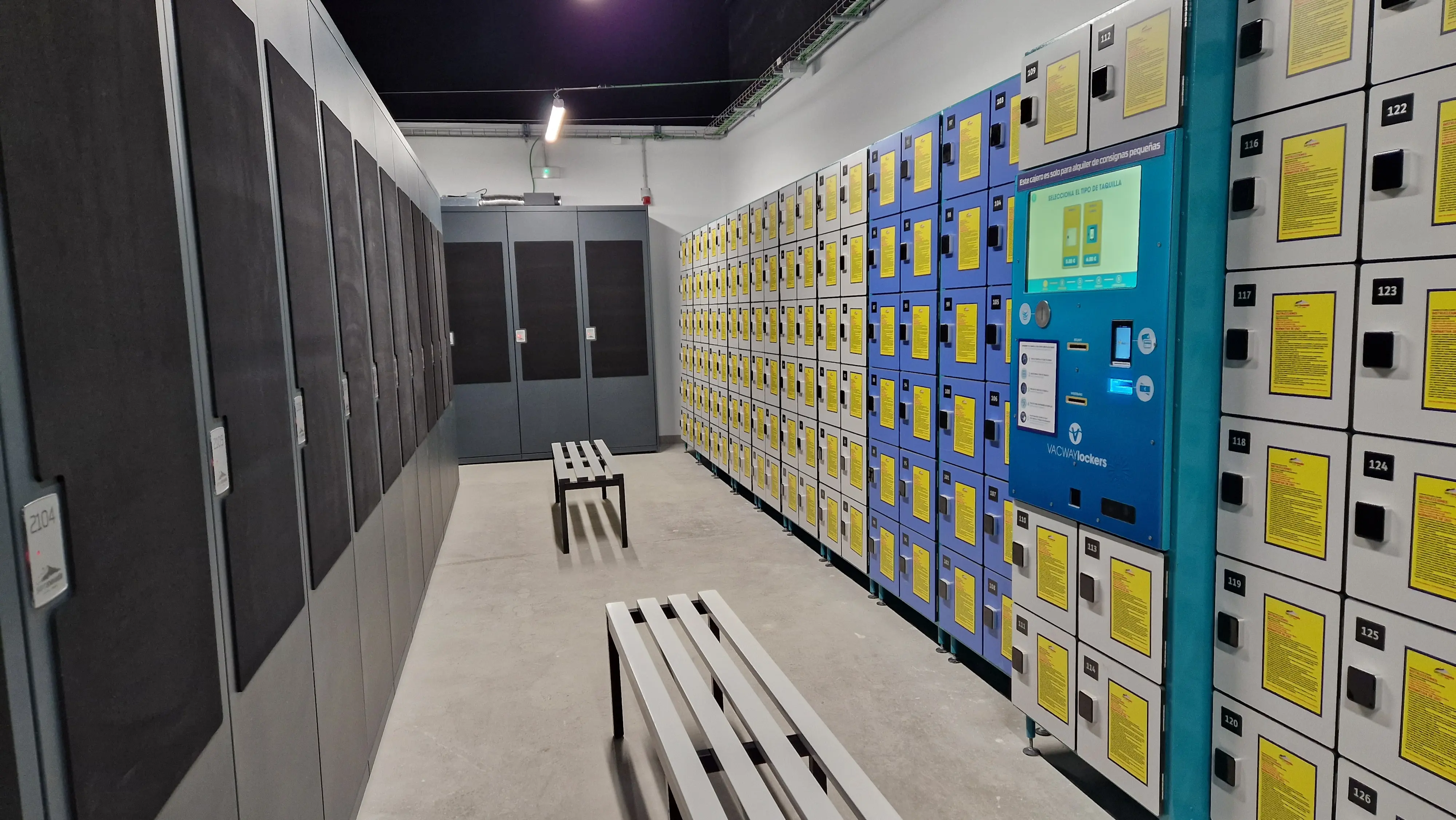 Dónde Guardar tus Objetos Personales y Material en Sierra Nevada: Guía de Taquillas y Consignas (2026)