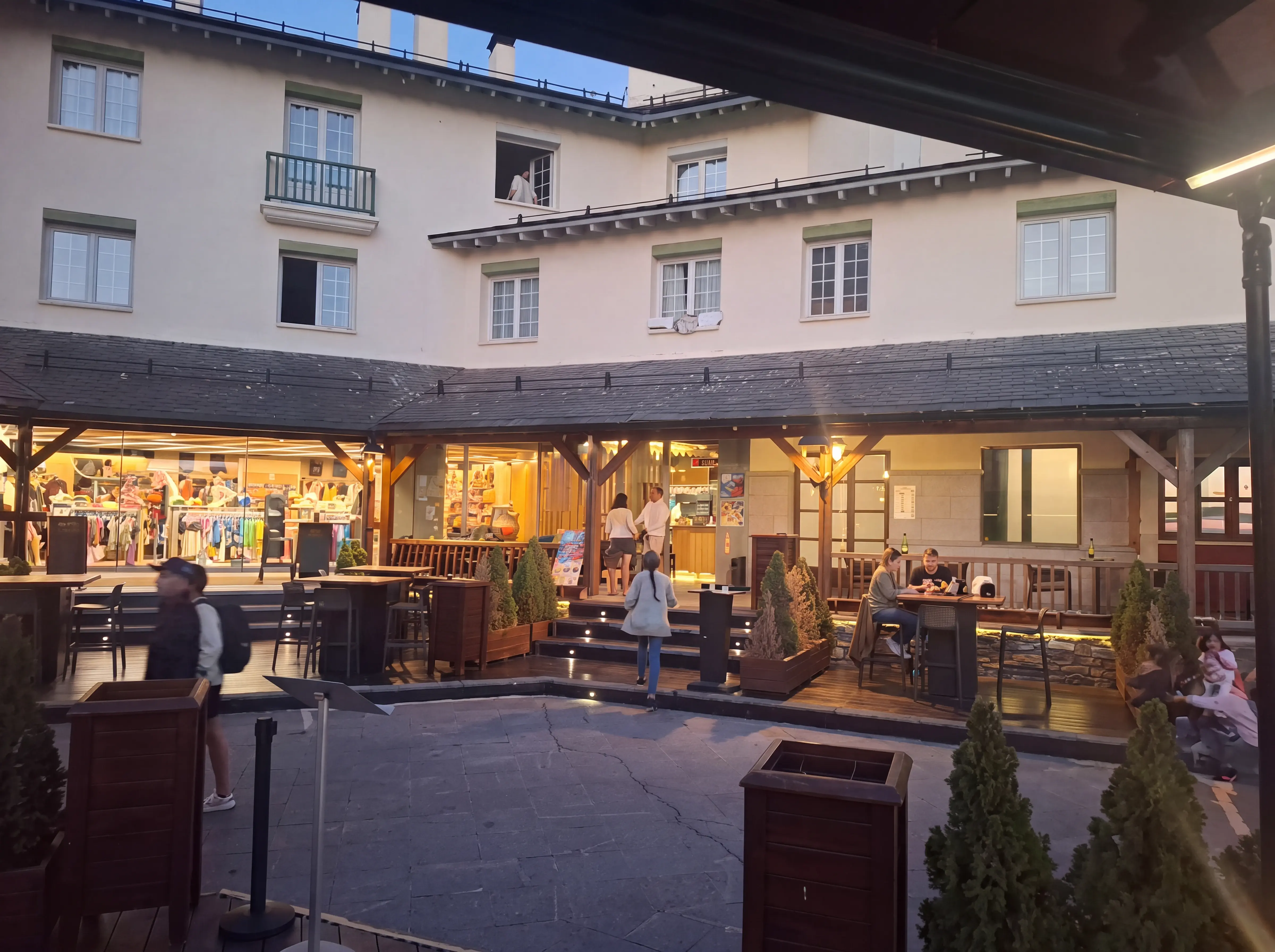Imagen principal de Surfin Bar